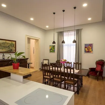 - Centrum, Urban Tower Apartment *